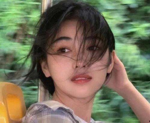 网红掏粪女孩图片,揭秘城市清洁背后的辛勤付出